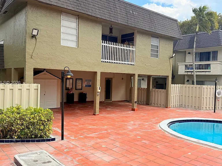 9360 SW 87th Ave #N5 — Photo 8
