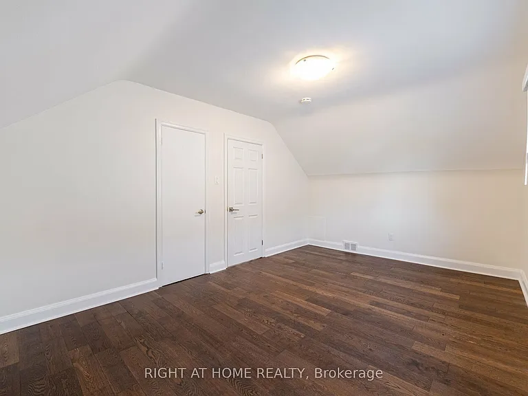154 Martin Grove Rd — Photo 21