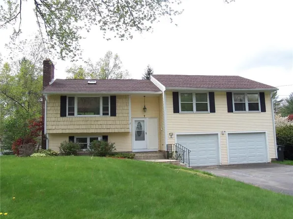 7 Croydon Dr, West Hartford, CT 06117