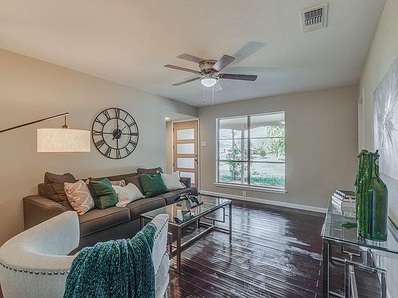 2nd image of 2632 Belhaven Dr
