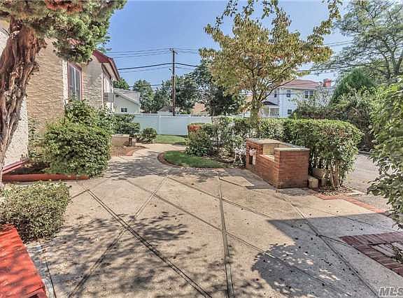 4th image of 1593 Moffitt Ave