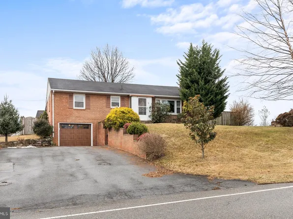 32 S Colonial Dr, Hagerstown, MD 21740