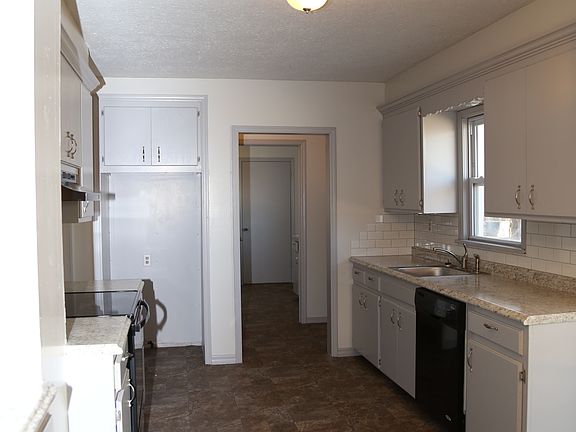 New countertops & backsplash