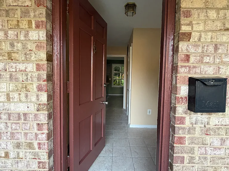 5506 Southampton Dr — Photo 2