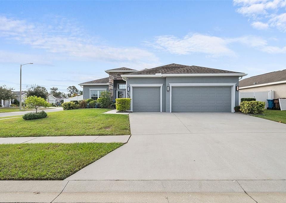 1st image of 990 KINGFISHER DRIVE