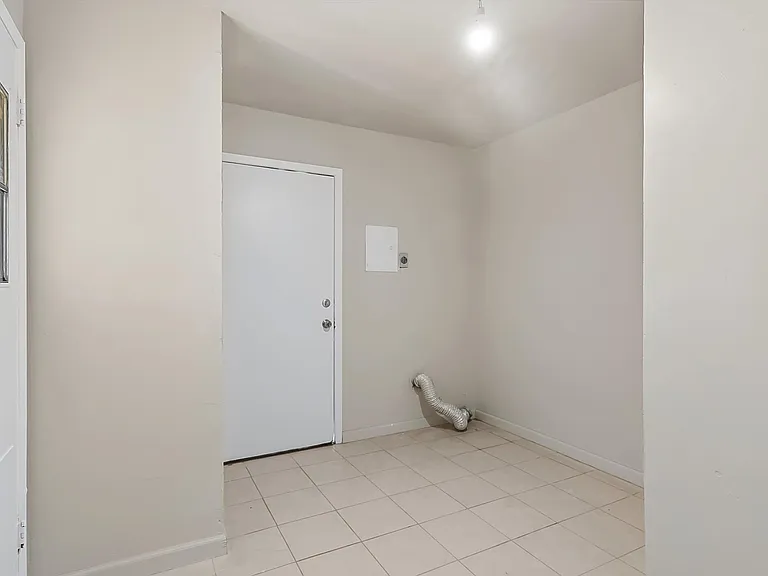 513 Gilmore Way — Photo 27
