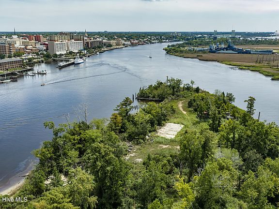 3rd image of 1100 Point Harbor Road