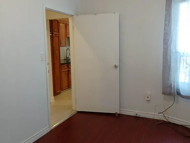 765 Gerrard St E #MAIN FL — Photo 8