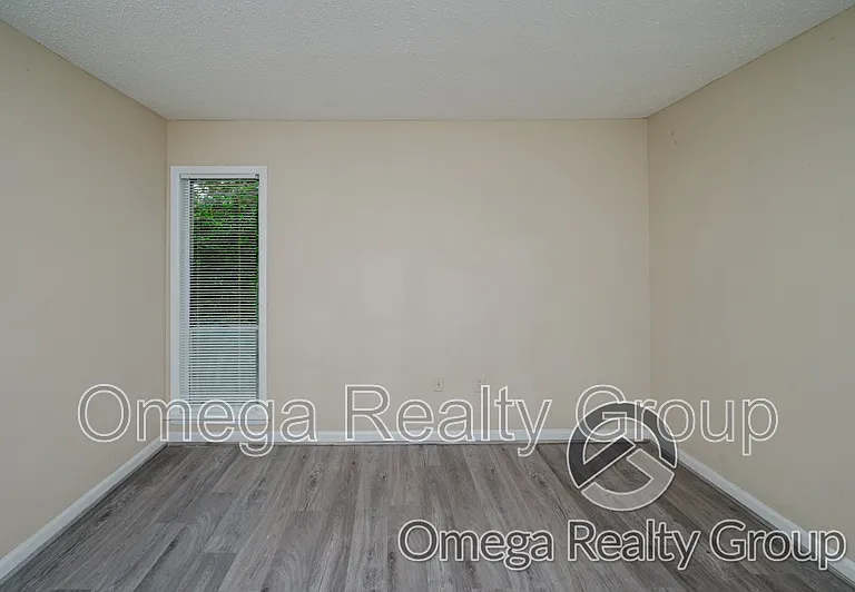 South Court Apartments — Photo 27