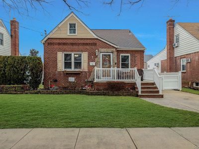 74 Stephen Avenue, New Hyde Park, NY, 11040