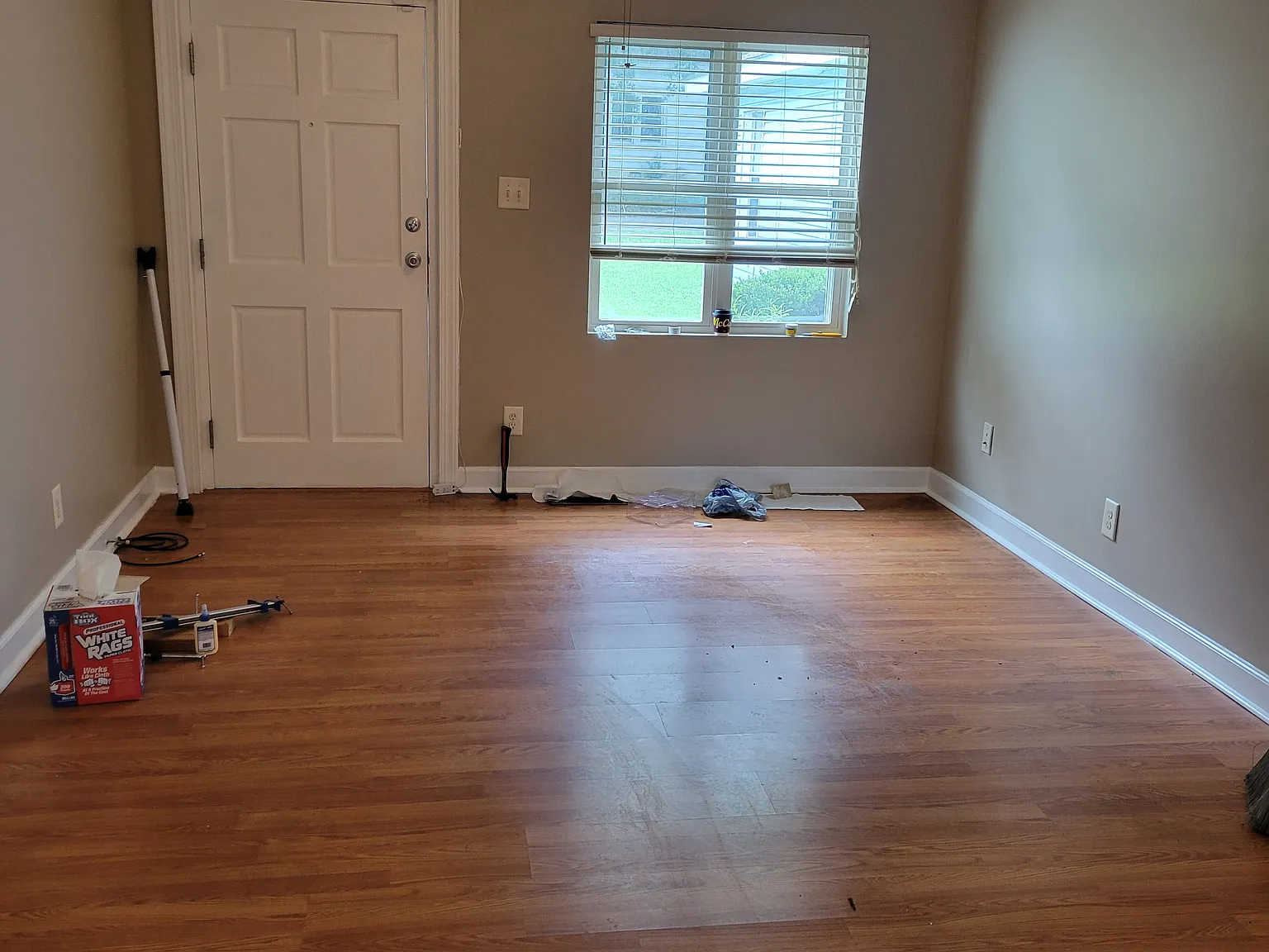 3 bed, 950 sqft, $1,050 — Photo 2