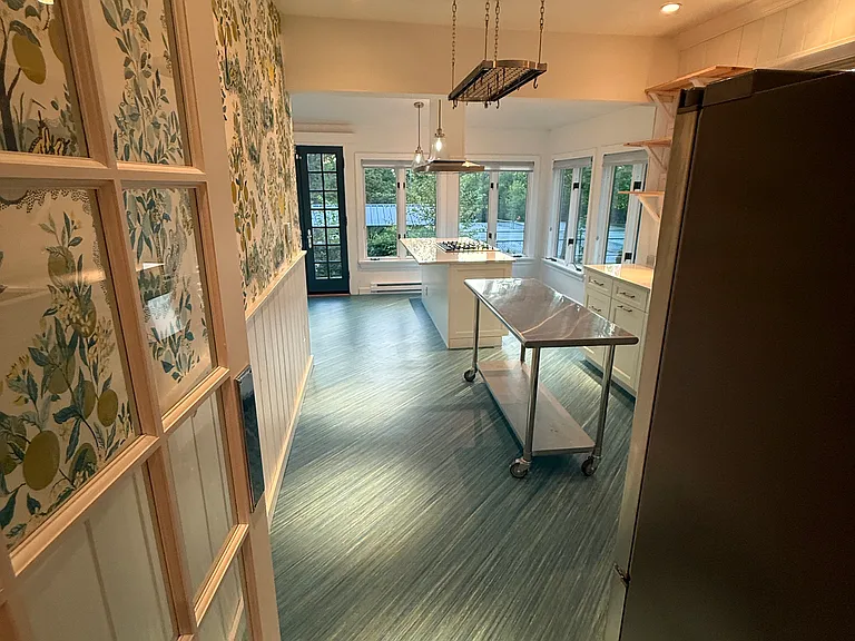 1137 Gilbert Ave — Photo 4