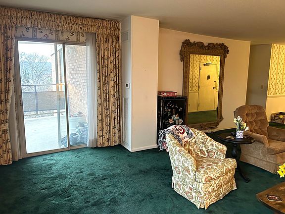4th image of 5 Riverside Dr APT 709