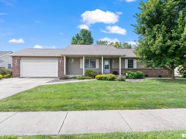 1244 Oakbrook Ave, Chatham, IL 62629