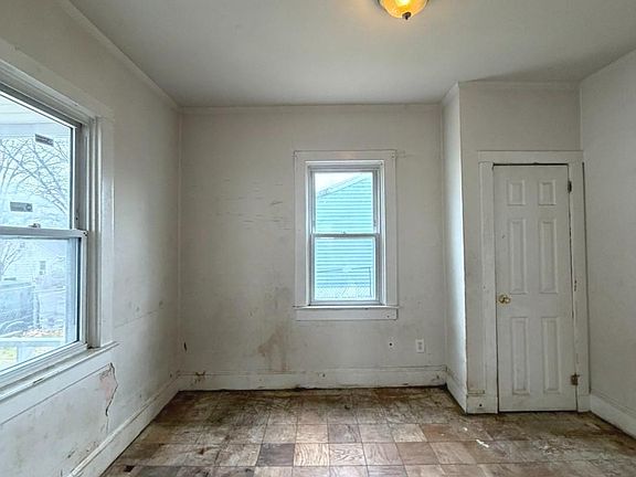 4th image of 3905 Byers St