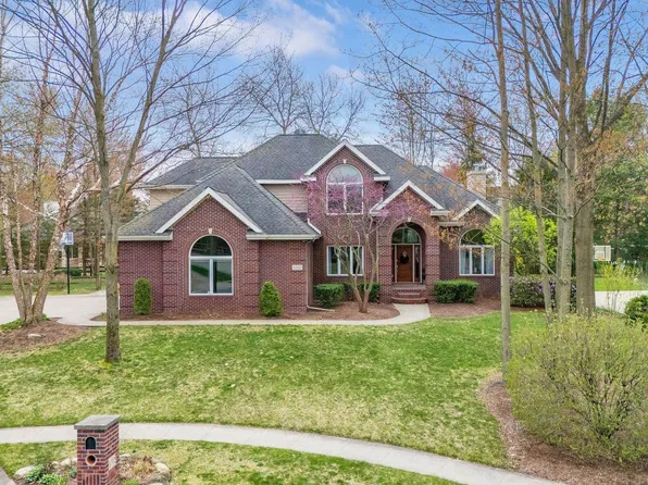 1312 Woodview Ct, Midland, MI 48642