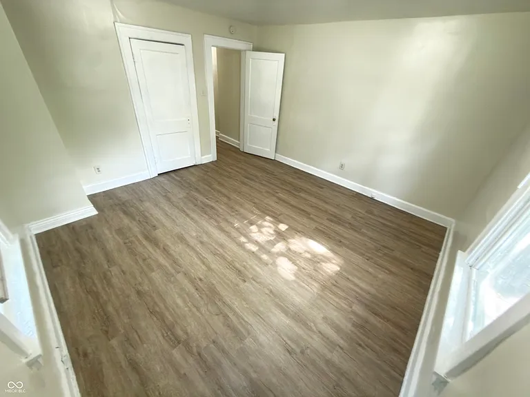 4040 N College Ave — Photo 8