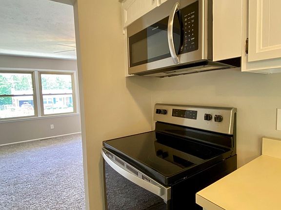 2nd image of 10918 Lemarie Dr