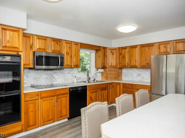 115 Leland Trl, Hopatcong Boro, NJ 07843