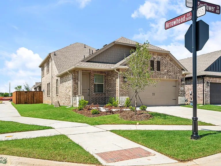 619 Sunflower Trl — Photo 1