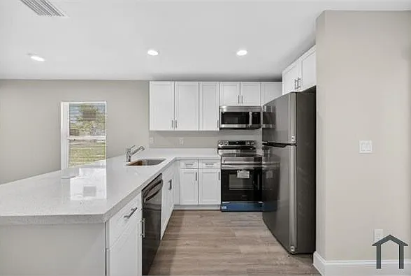 3 bed, 1300 sqft, $2,350 — Photo 3