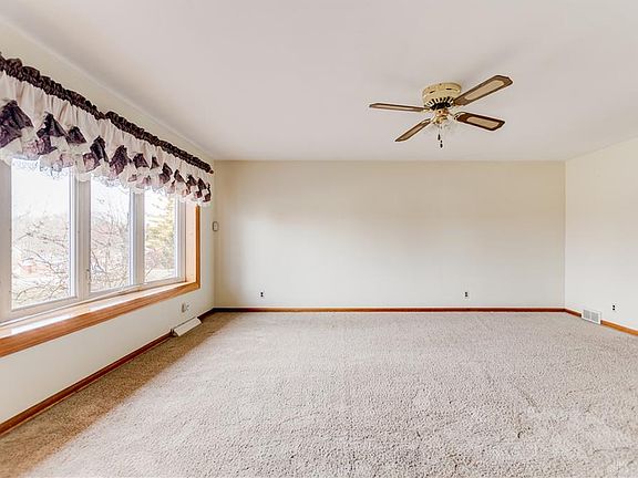 5th image of 522 Victoria Dr