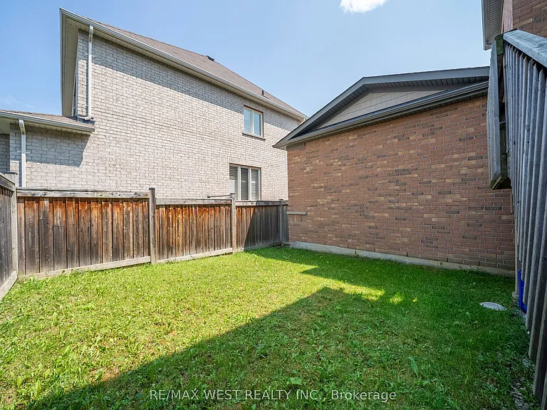 35 Sky Harbour Dr — Photo 32