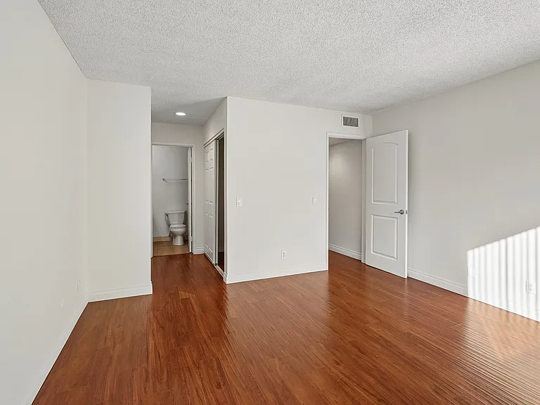 1030 Winchester — Photo 21