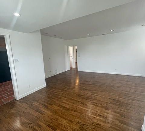 3rd image of 4852 W 141st St