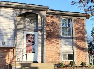319 SE Melody Ln #B, Lees Summit, MO 64063