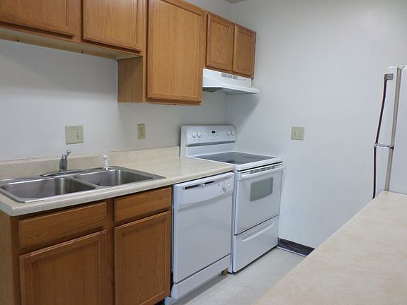 3rd image of 1620 Fairchild Ave APT 12