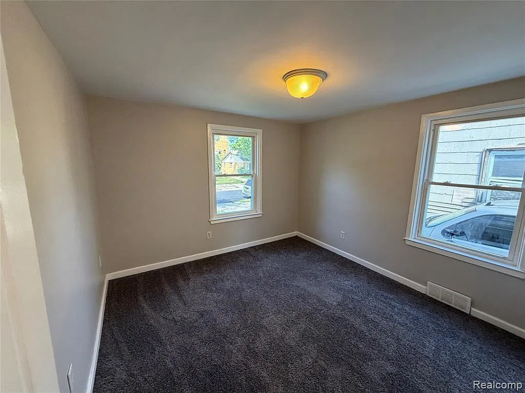 4 bed, 1350 sqft, $1,400 — Photo 4
