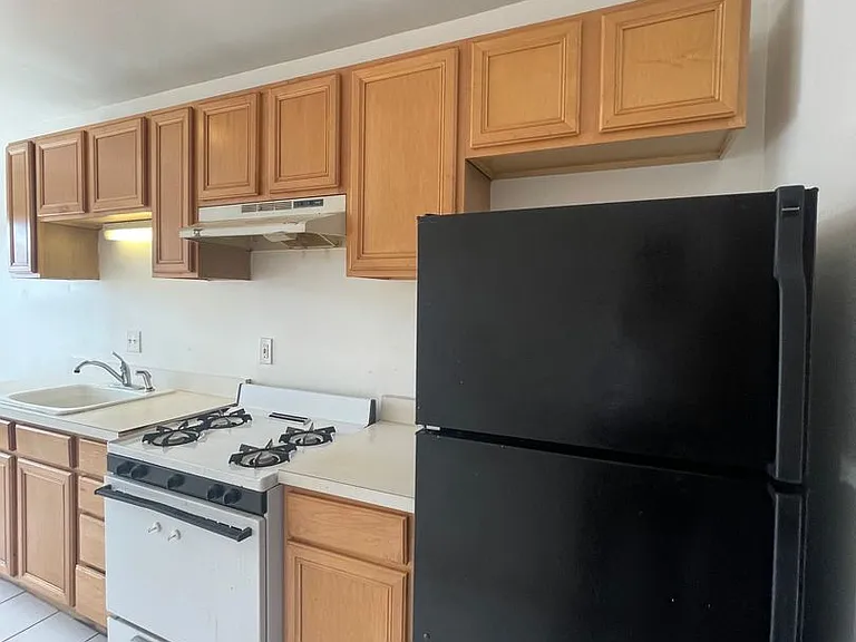 4022 W Montrose Ave — Photo 7