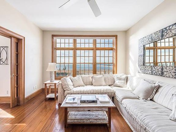 3rd image of 140 Bay Ave