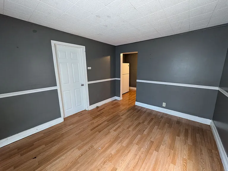 1243 Long Avenue — Photo 3