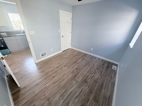 2nd image of 815 Jackson St #2