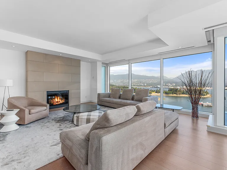 1139 Cordova St W — Photo 24