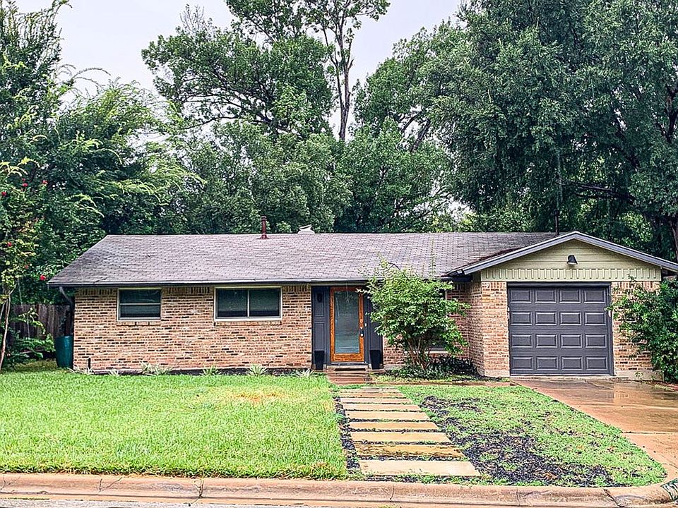 1st image of 2704 Nottingham Ln