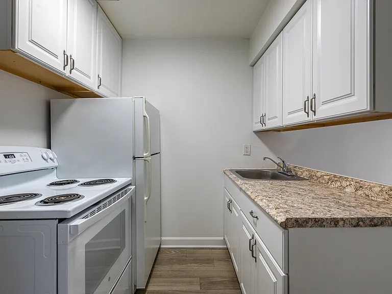 Skyview Manor — Photo 13