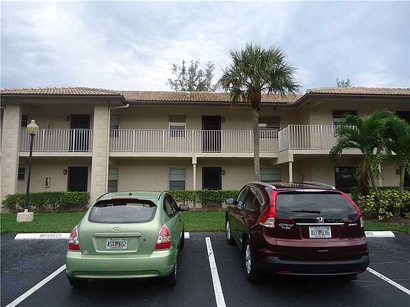 3rd image of 5550 Lakeside Dr APT 205
