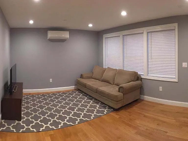 114 Harvard St #114 — Photo 2