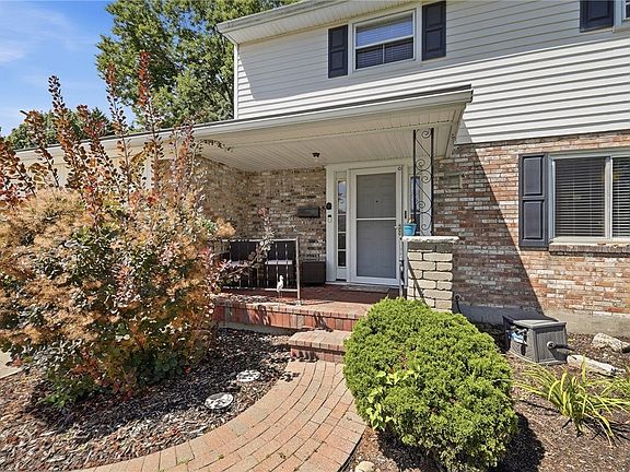 4th image of 933 E David Rd