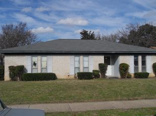 608 Dogwood Cir, Euless, TX 76039