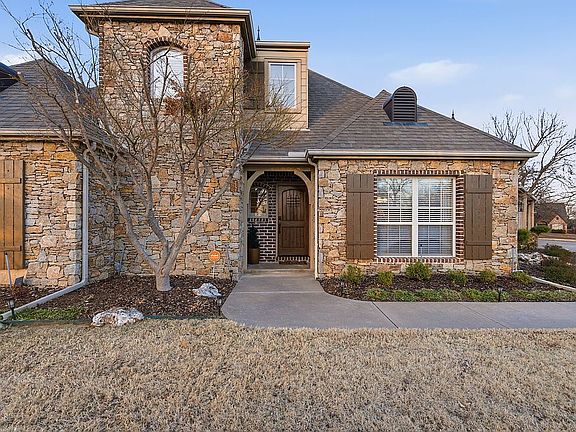 4th image of 725 E Old North Rd N