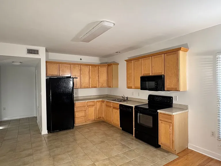 515 E Capitol Ave #104 — Photo 7