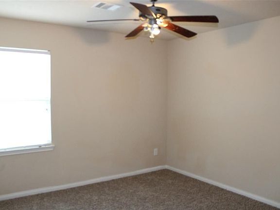 5th image of 2915 Lake Dr