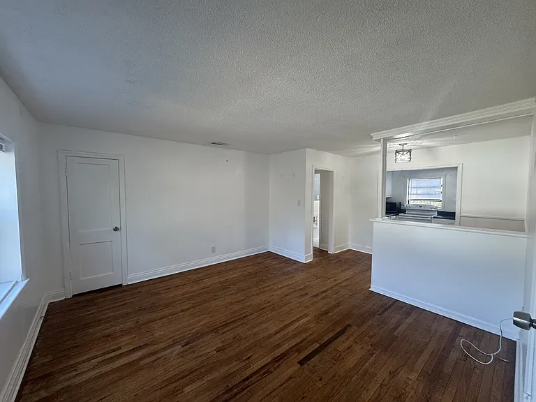 324 N Main St #4 — Photo 2