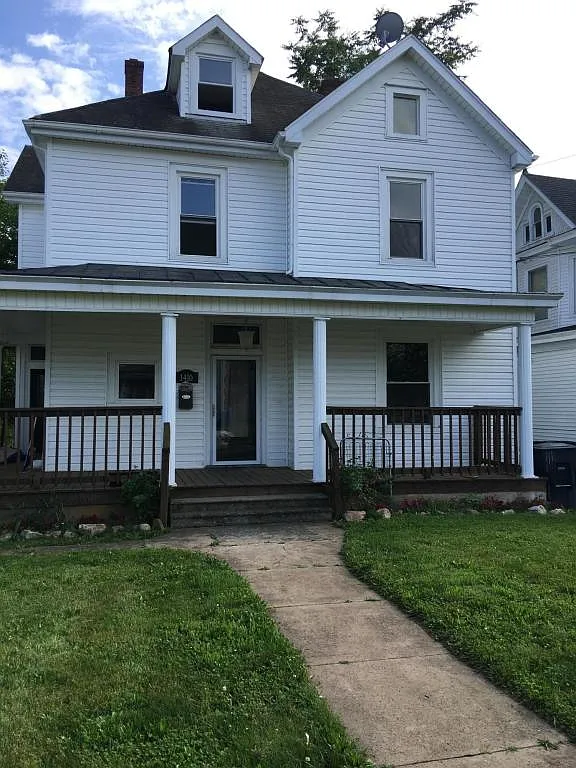 1410 Chapman Ave SW photo 1