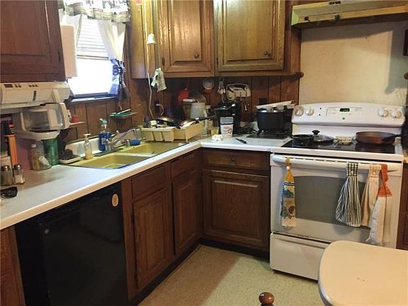 2nd image of 177 Waupoo Trl