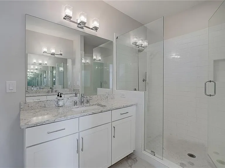 733 Taylor Ct NE — Photo 32
